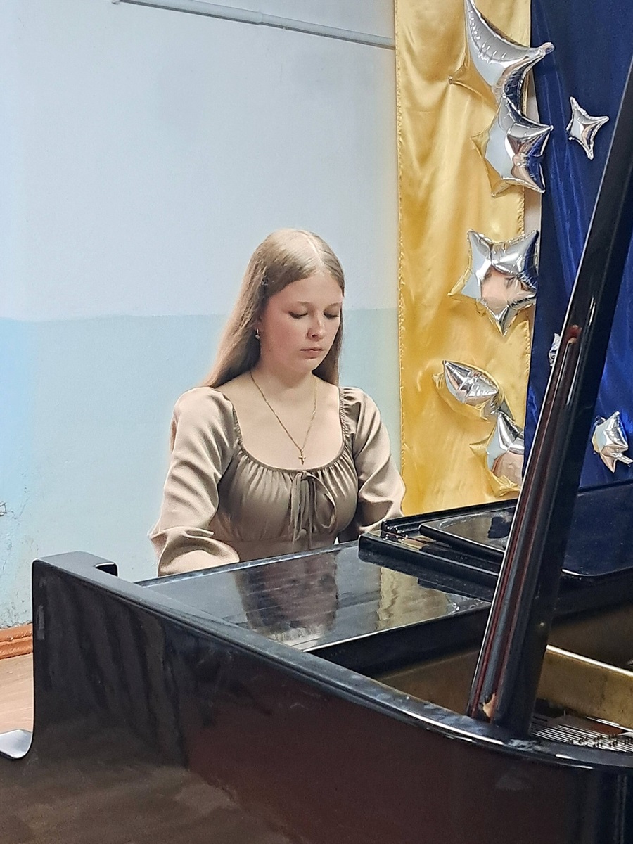 Від дитячих мініатюр до камерної глибини: у Старокостянтинові відбувся концерт фортепіанної музики