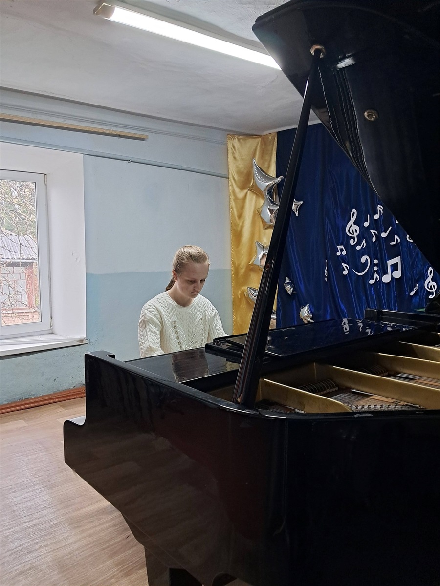 Від дитячих мініатюр до камерної глибини: у Старокостянтинові відбувся концерт фортепіанної музики