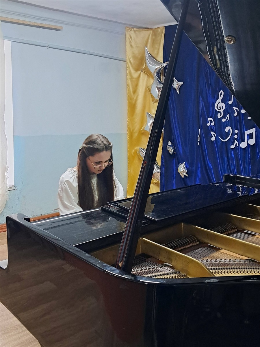 Від дитячих мініатюр до камерної глибини: у Старокостянтинові відбувся концерт фортепіанної музики
