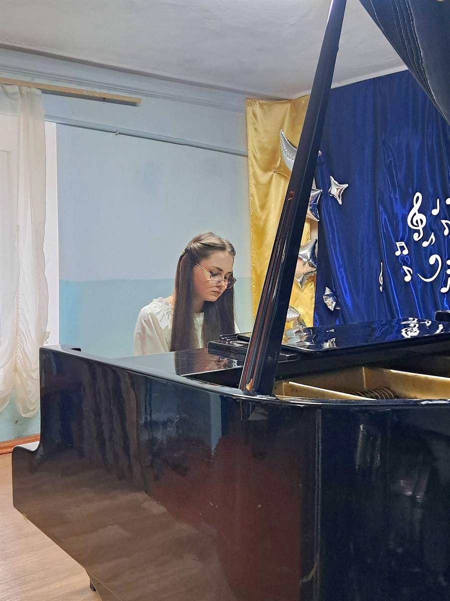 Від дитячих мініатюр до камерної глибини: у Старокостянтинові відбувся концерт фортепіанної музики