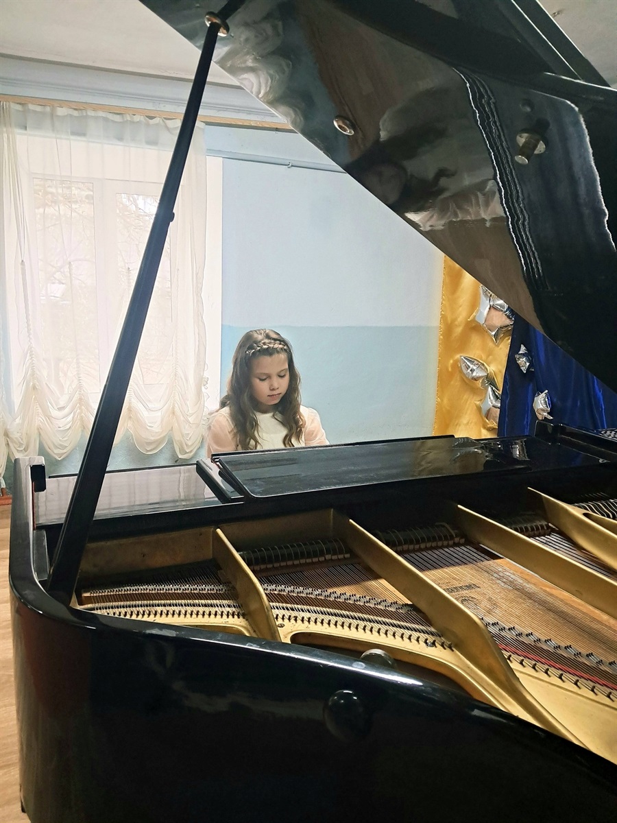 Від дитячих мініатюр до камерної глибини: у Старокостянтинові відбувся концерт фортепіанної музики