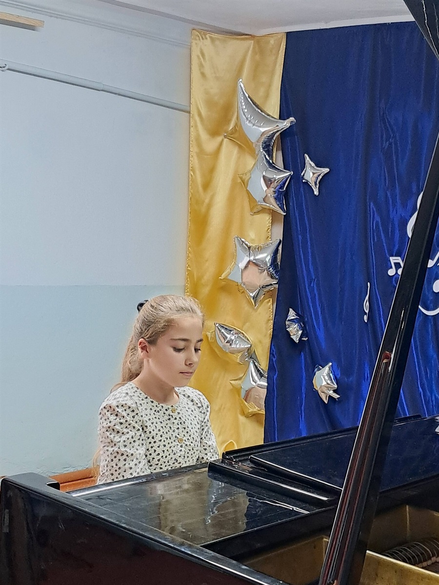 Від дитячих мініатюр до камерної глибини: у Старокостянтинові відбувся концерт фортепіанної музики