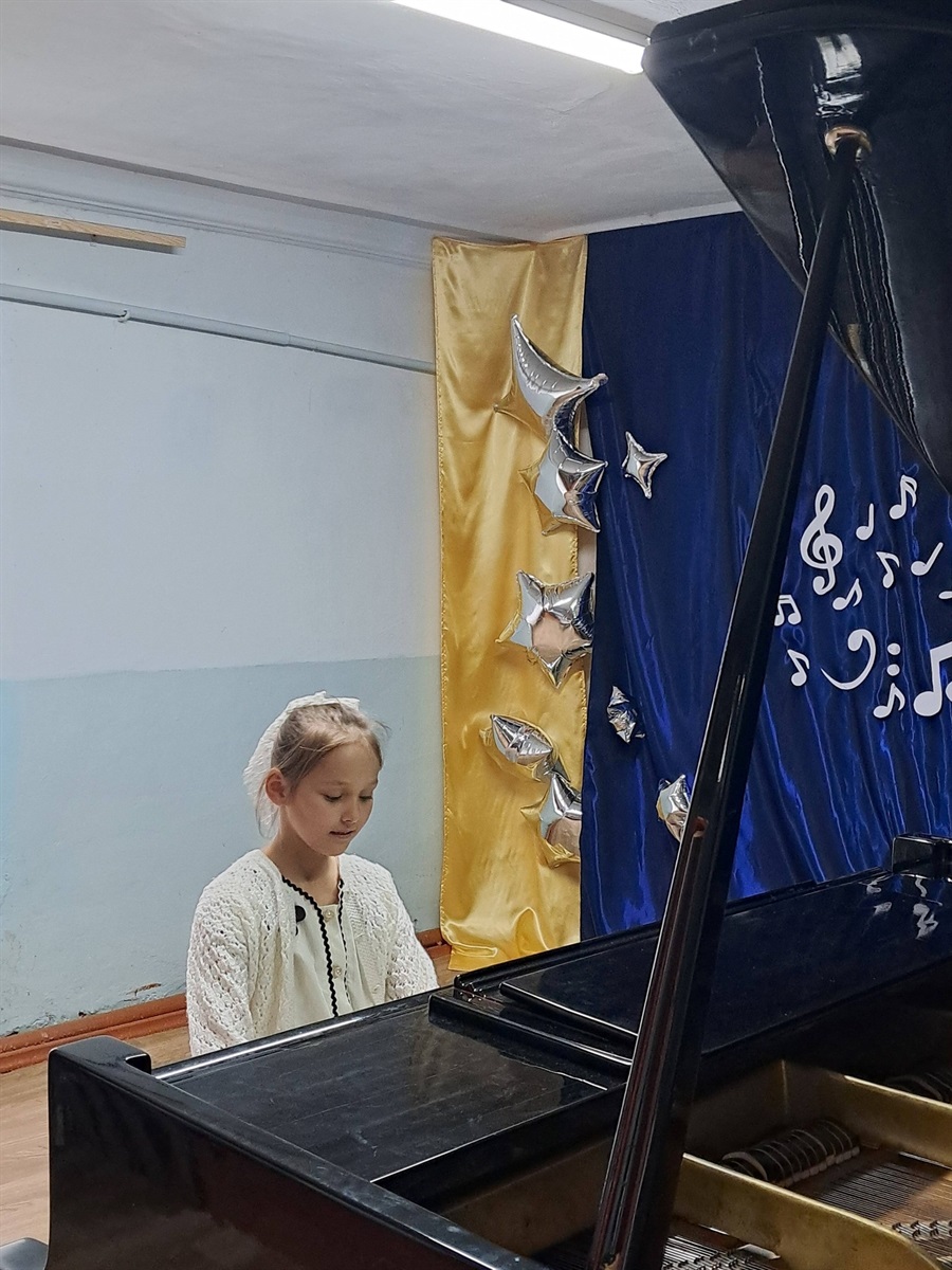 Від дитячих мініатюр до камерної глибини: у Старокостянтинові відбувся концерт фортепіанної музики