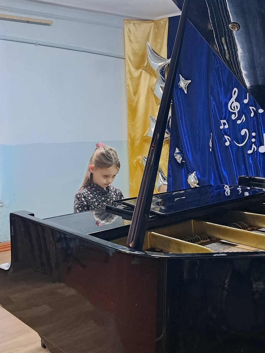 Від дитячих мініатюр до камерної глибини: у Старокостянтинові відбувся концерт фортепіанної музики