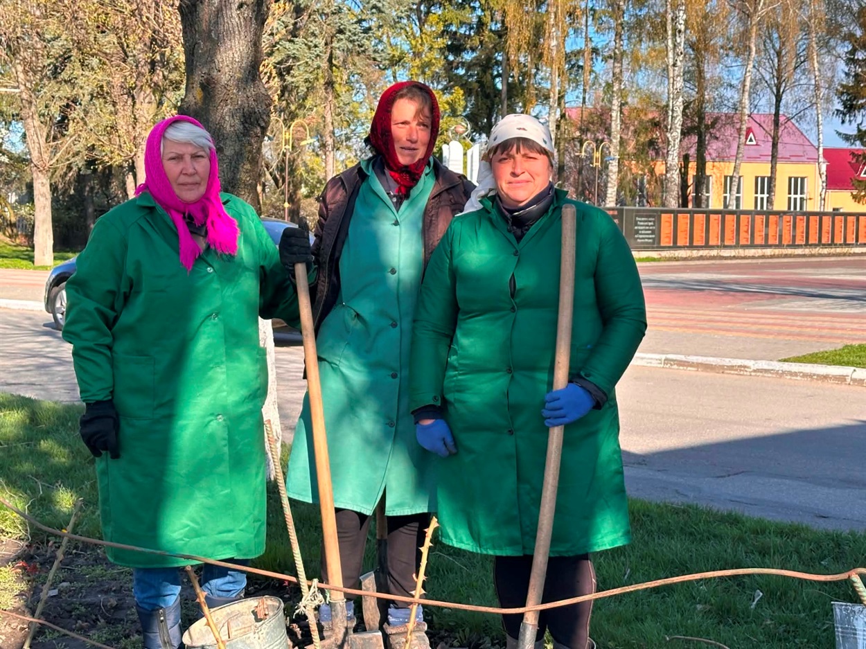 За лаштунками краси: хто щодня робить Старокостянтинів квітучим