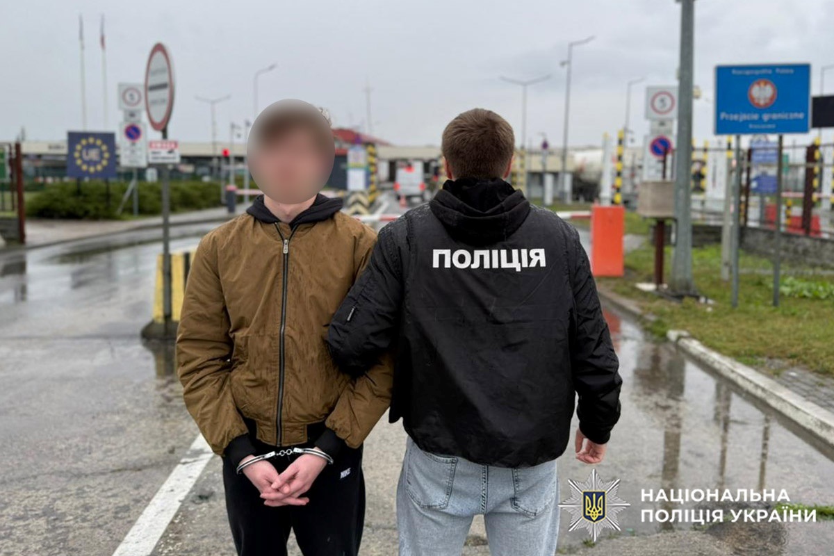 У сусідів: повернення з полону, грант на творчість, переправлення через кордон, чоловік під землею