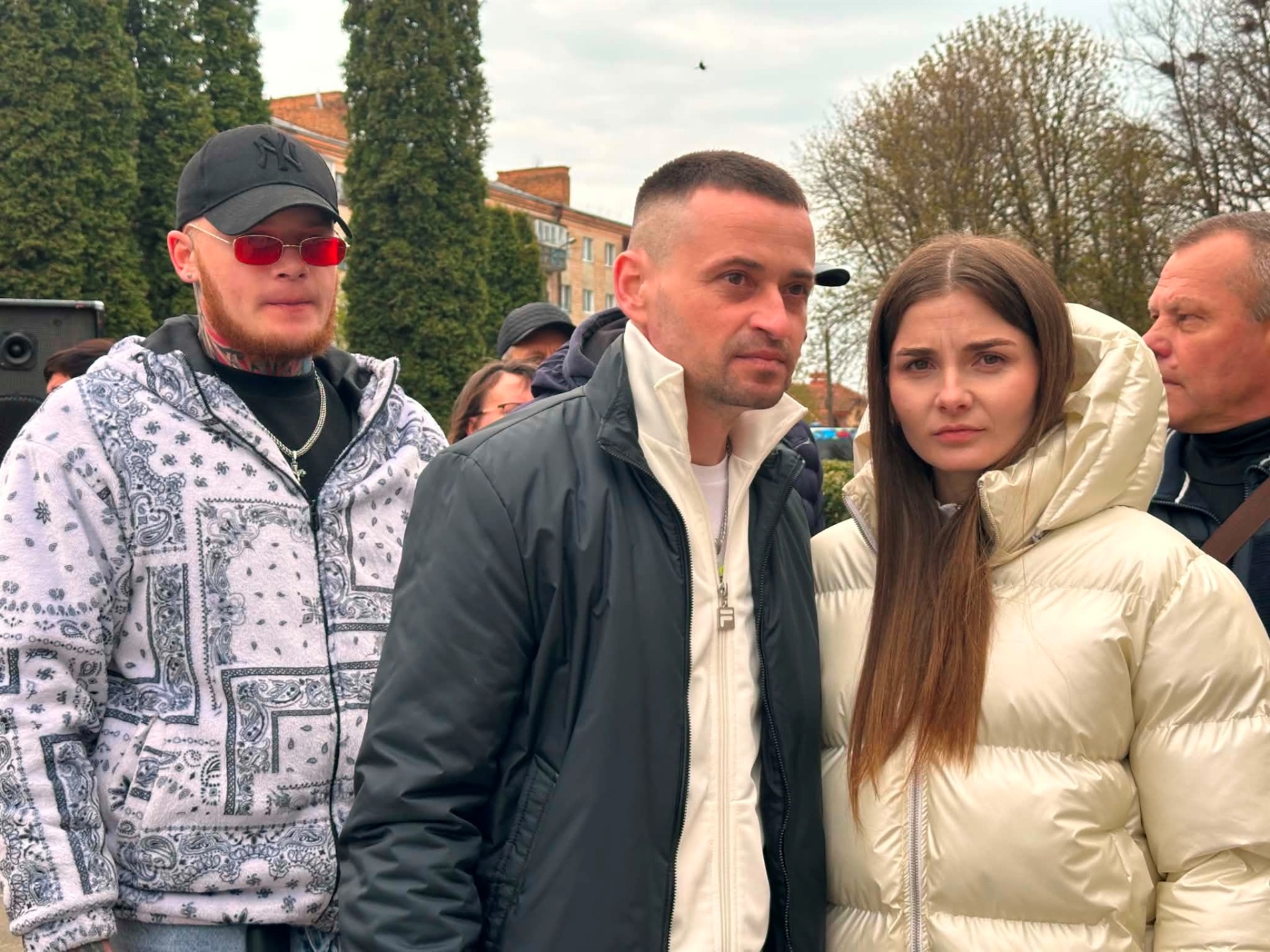 У Старокостянтинові вперше звільнений з полону військовий зняв свій портрет з Алеї Незламних