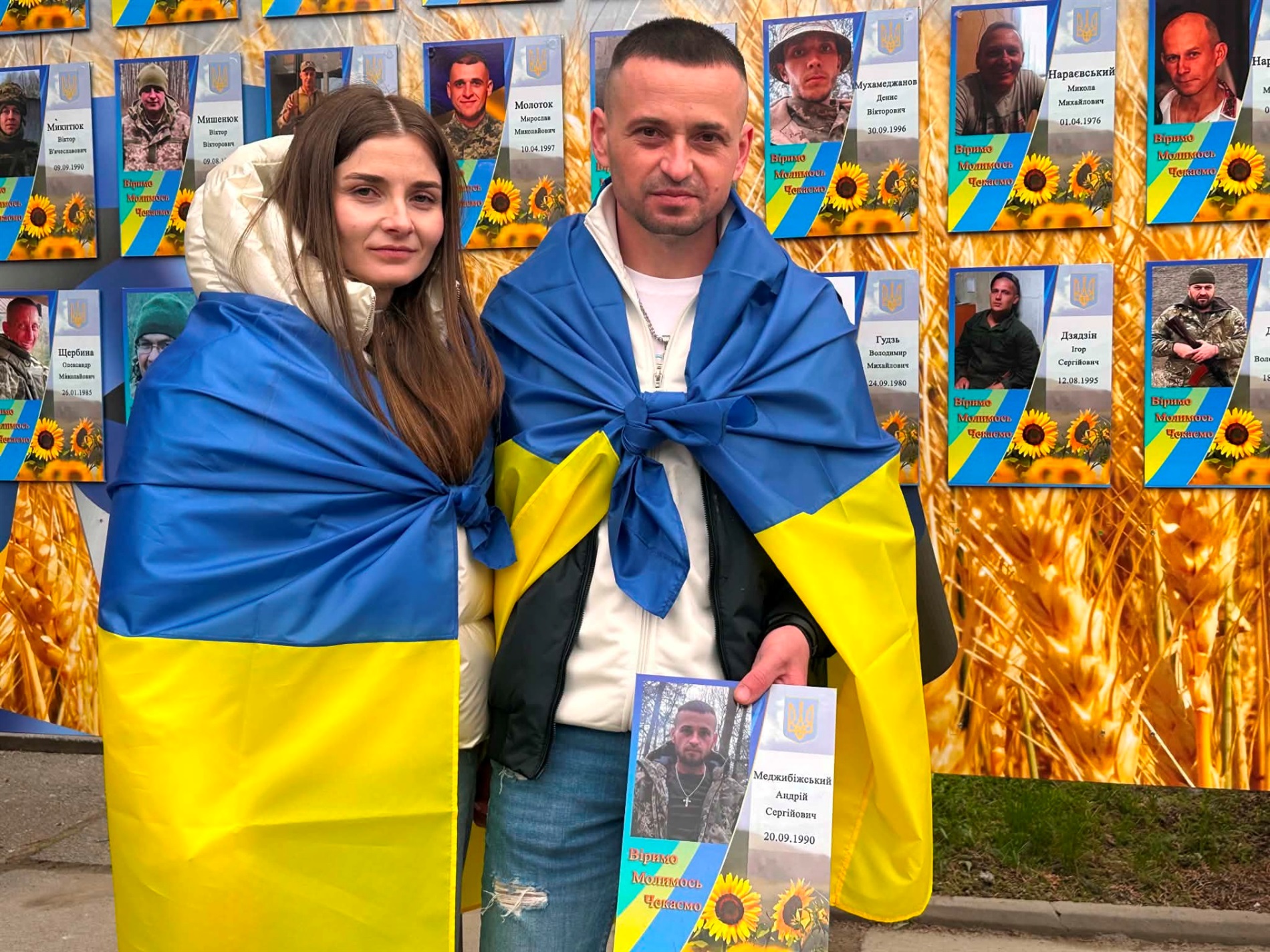 У Старокостянтинові вперше звільнений з полону військовий зняв свій портрет з Алеї Незламних