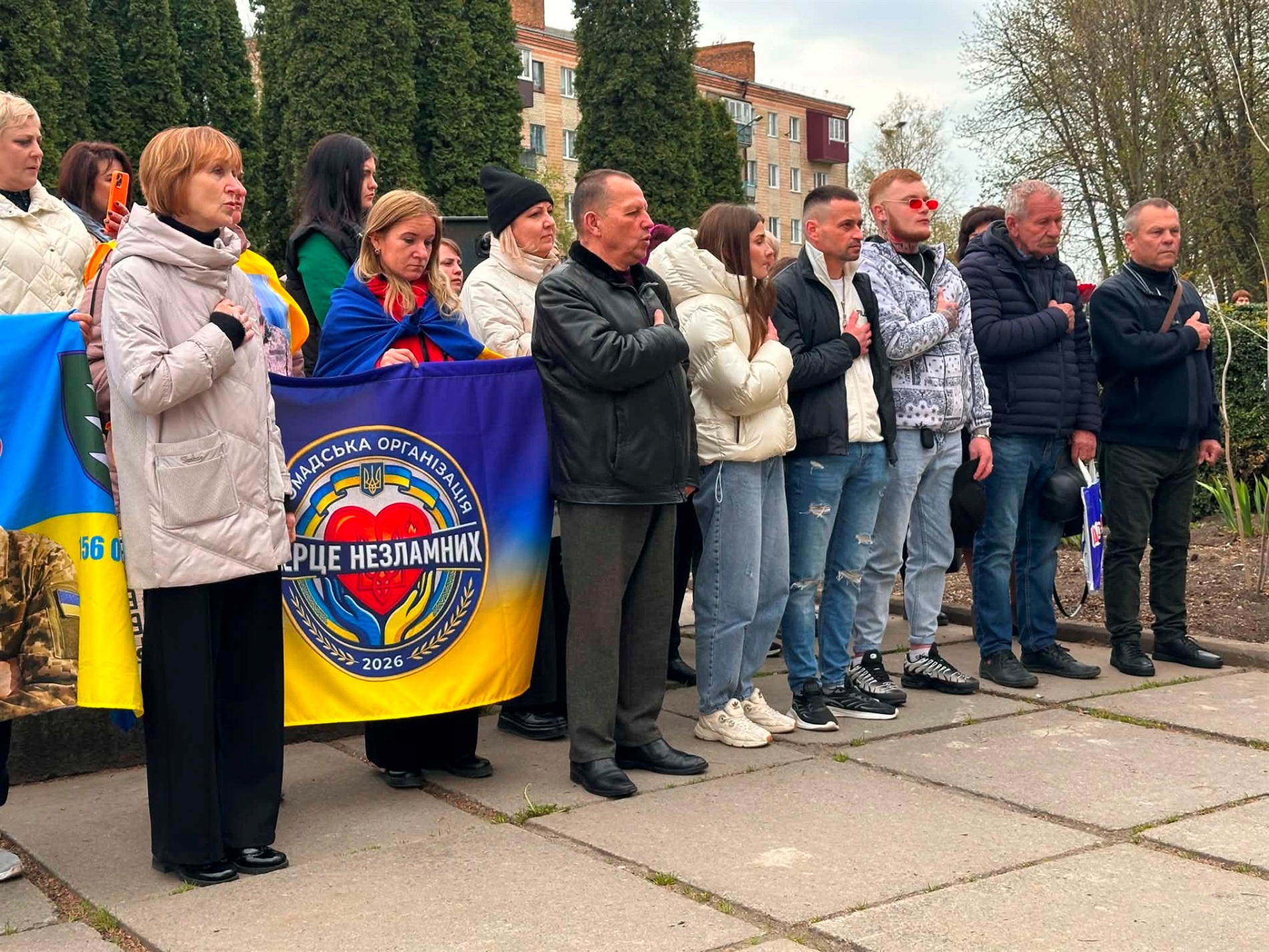 У Старокостянтинові вперше звільнений з полону військовий зняв свій портрет з Алеї Незламних