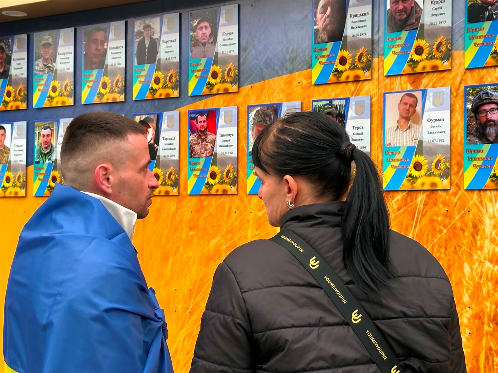 У Старокостянтинові вперше звільнений з полону військовий зняв свій портрет з Алеї Незламних