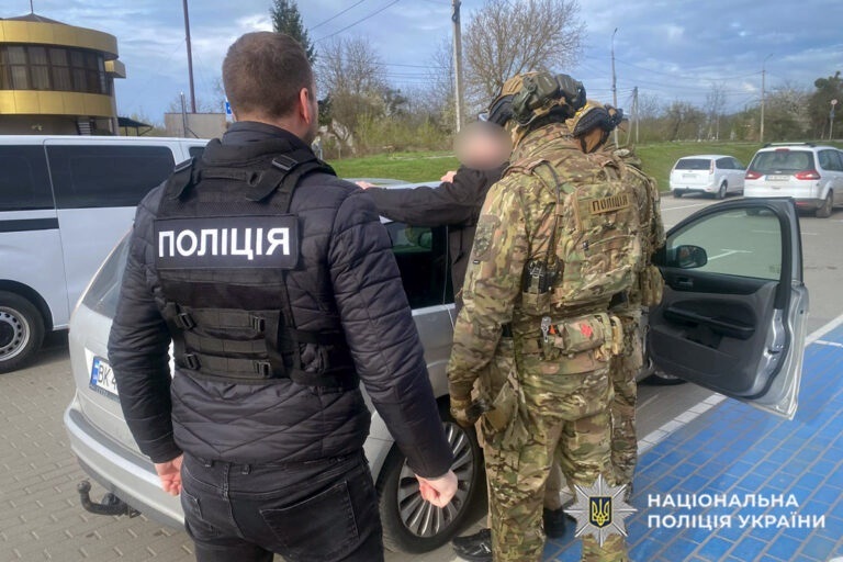 У сусідів: «зцілення» за пів мільйона, скандал із будинком для ВПО, падіння з вікна