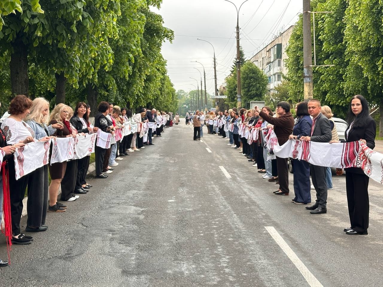 «Вишивана дорога» єдності: як Старокостянтинів відзначив День вишиванки