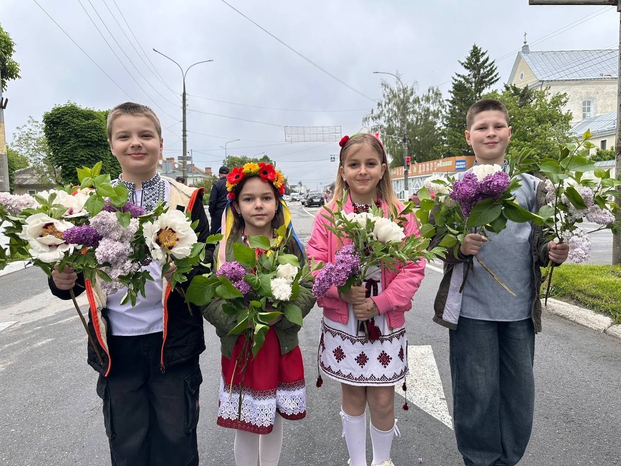 «Вишивана дорога» єдності: як Старокостянтинів відзначив День вишиванки