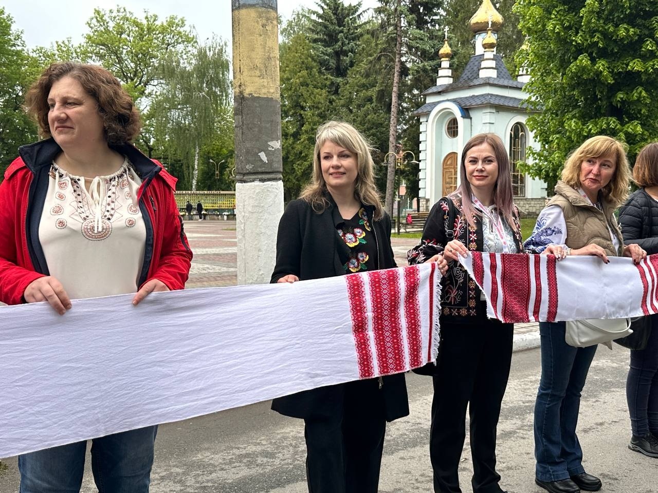 «Вишивана дорога» єдності: як Старокостянтинів відзначив День вишиванки