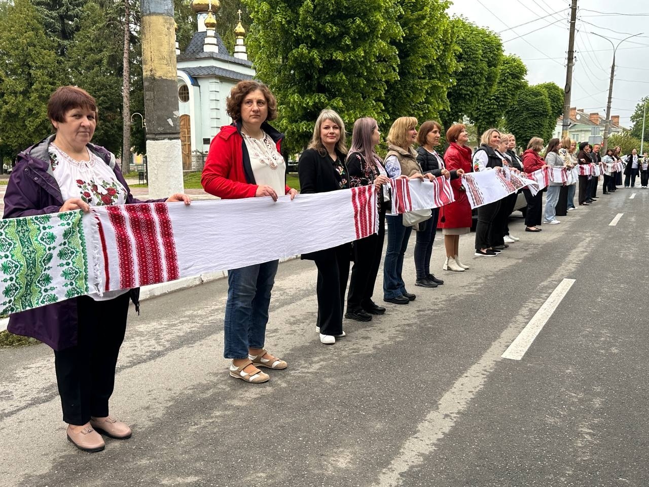 «Вишивана дорога» єдності: як Старокостянтинів відзначив День вишиванки