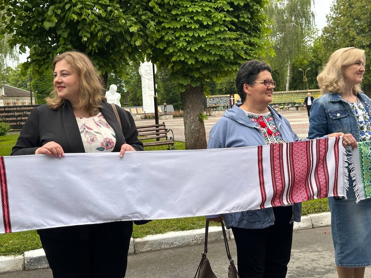 «Вишивана дорога» єдності: як Старокостянтинів відзначив День вишиванки