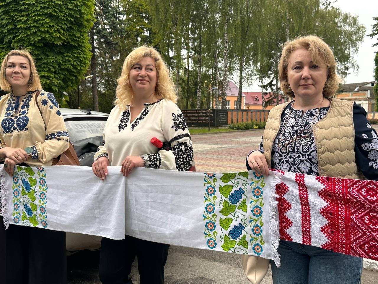 «Вишивана дорога» єдності: як Старокостянтинів відзначив День вишиванки