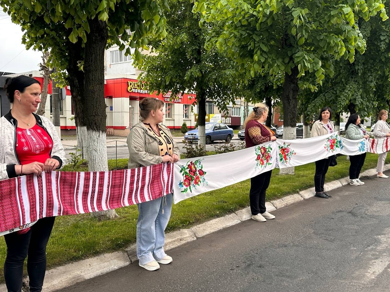 «Вишивана дорога» єдності: як Старокостянтинів відзначив День вишиванки