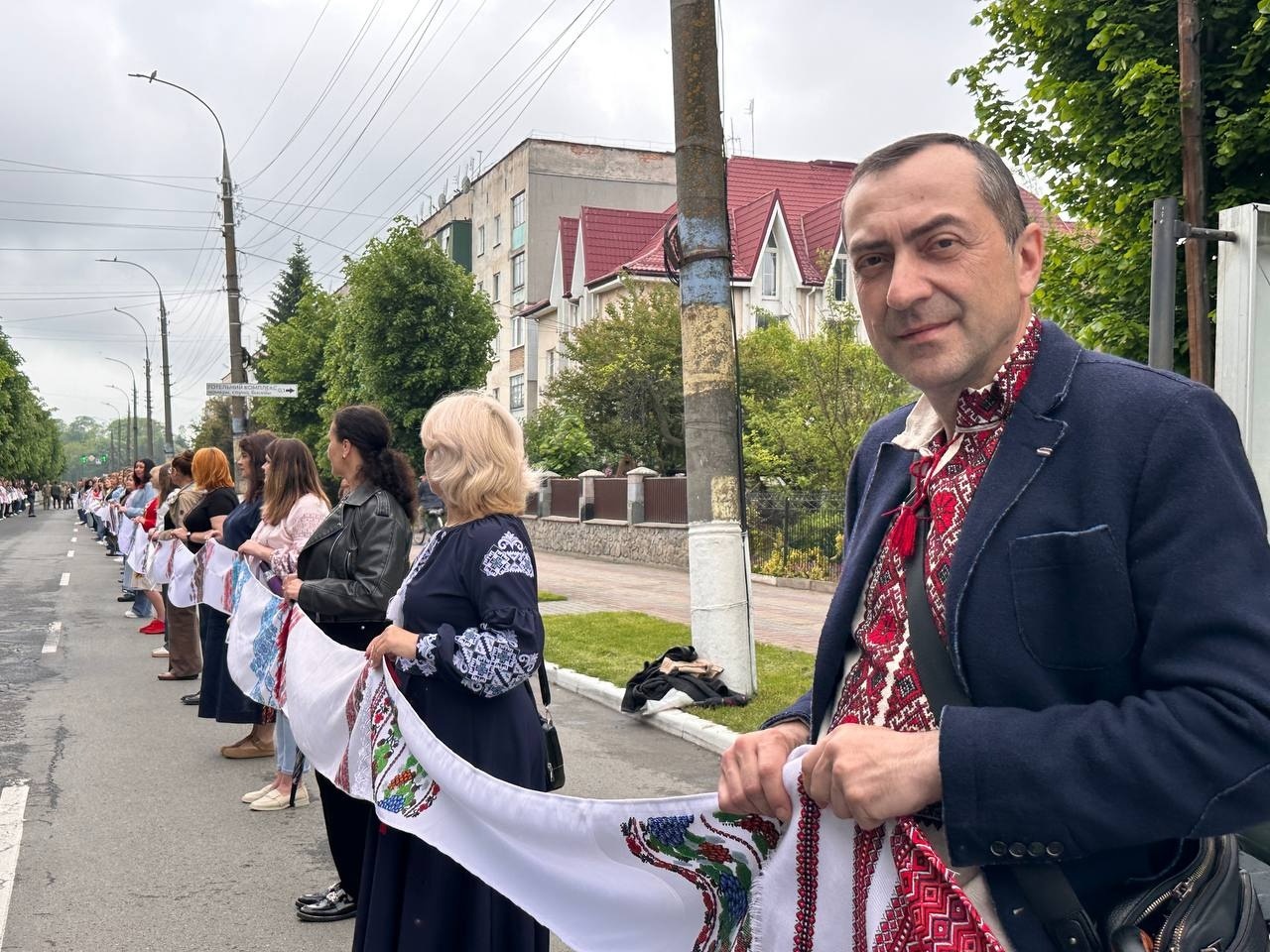 «Вишивана дорога» єдності: як Старокостянтинів відзначив День вишиванки