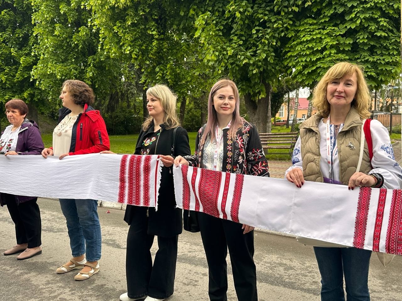 «Вишивана дорога» єдності: як Старокостянтинів відзначив День вишиванки
