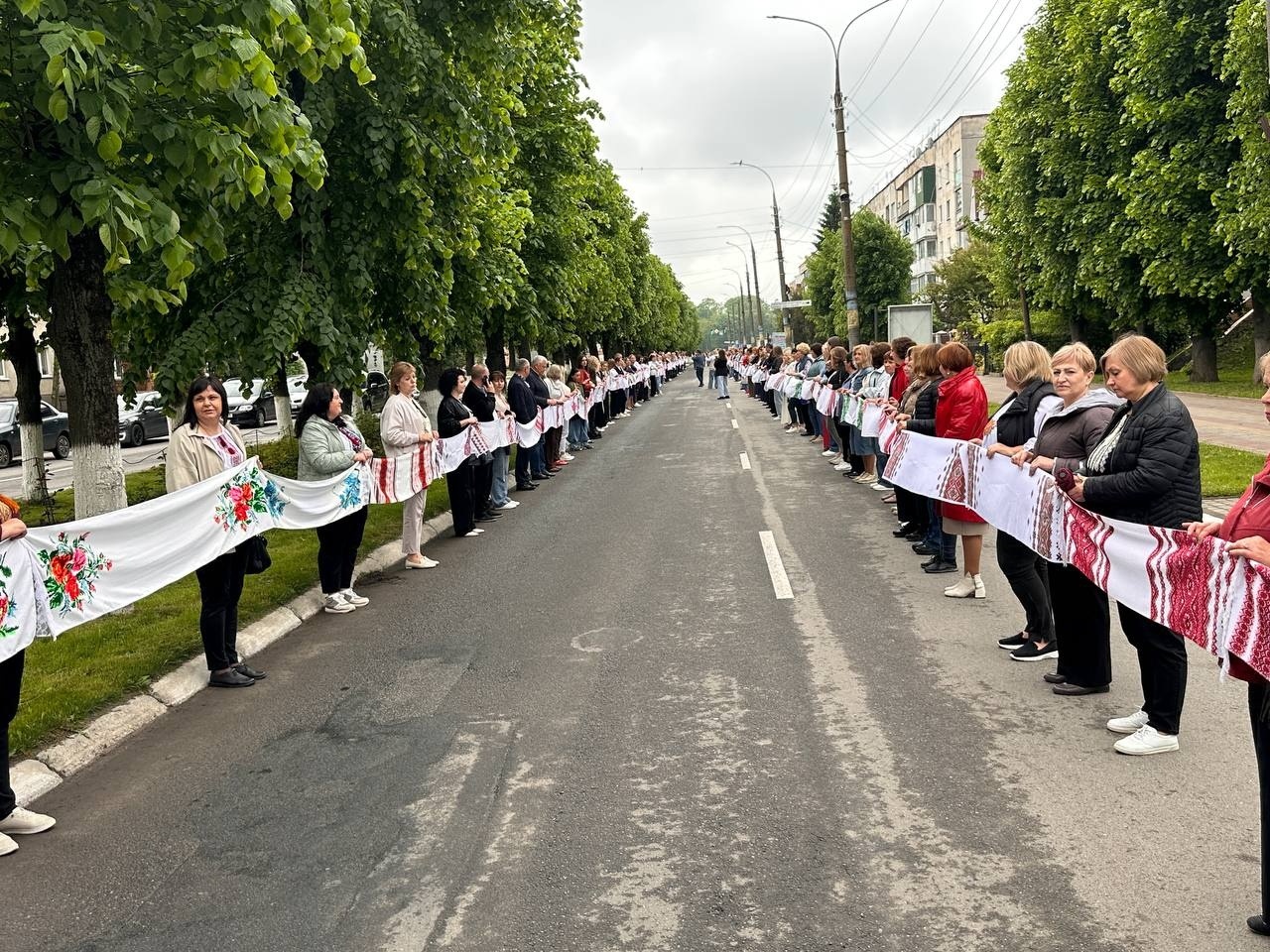 «Вишивана дорога» єдності: як Старокостянтинів відзначив День вишиванки