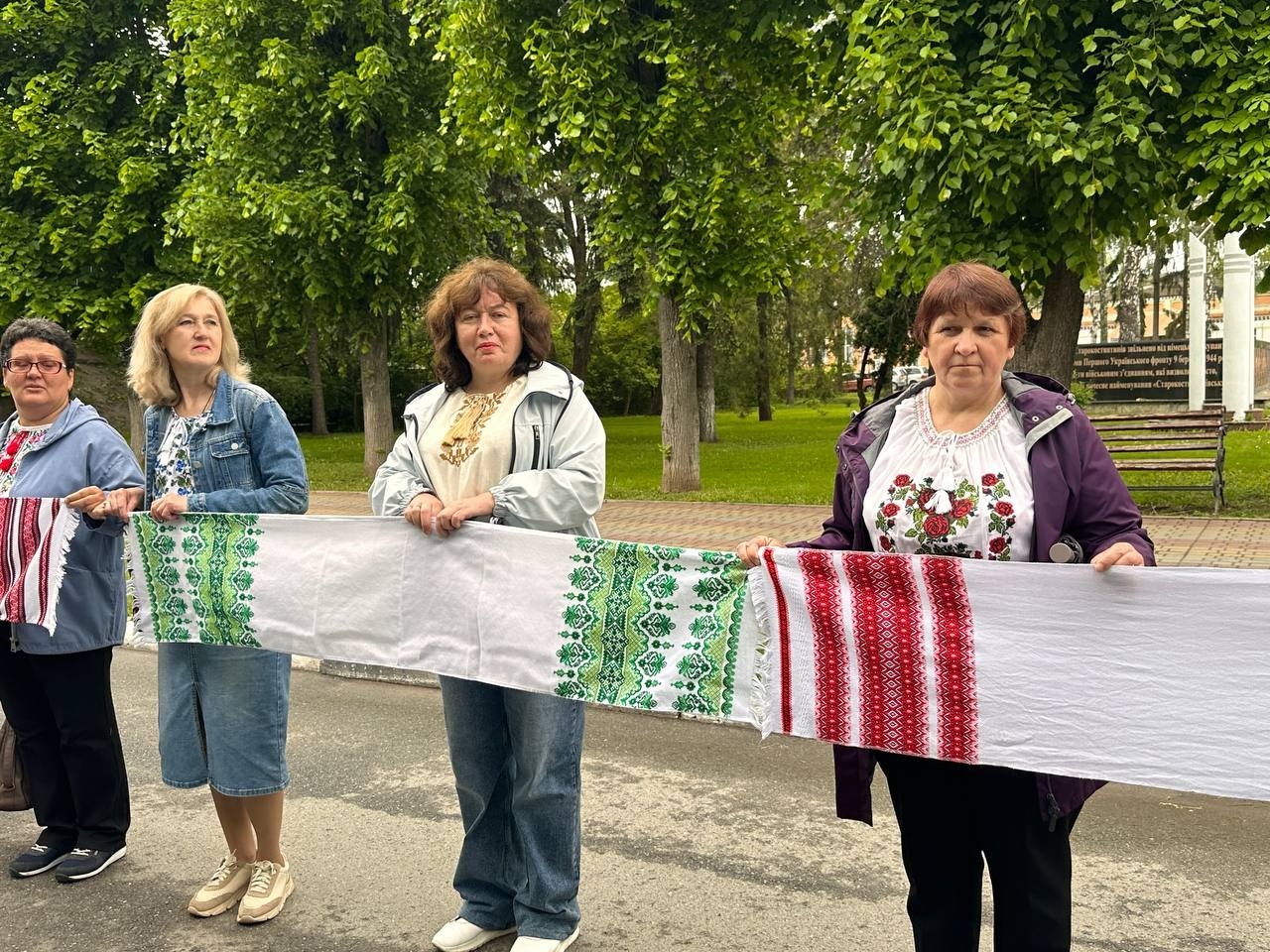 «Вишивана дорога» єдності: як Старокостянтинів відзначив День вишиванки