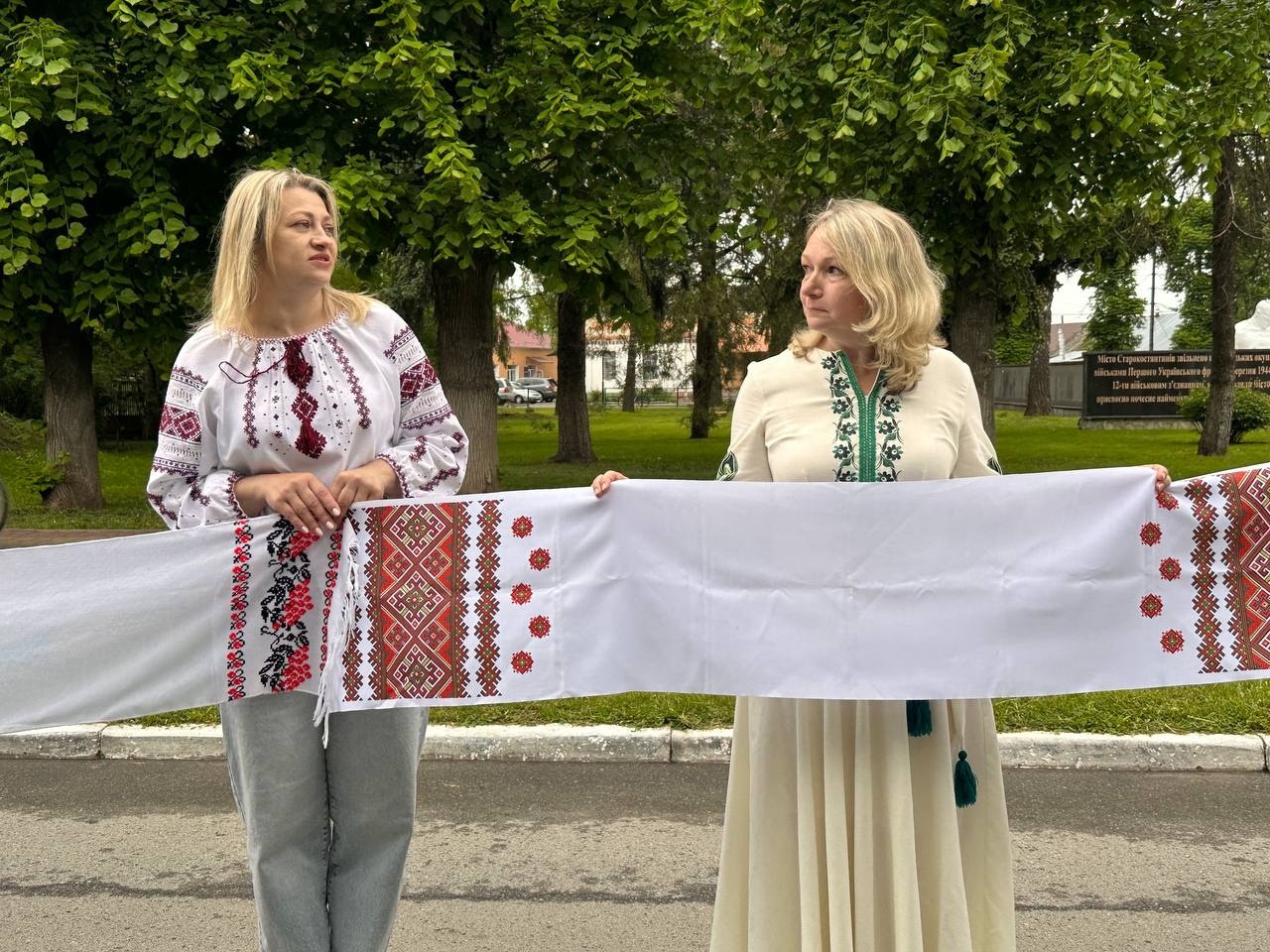 «Вишивана дорога» єдності: як Старокостянтинів відзначив День вишиванки