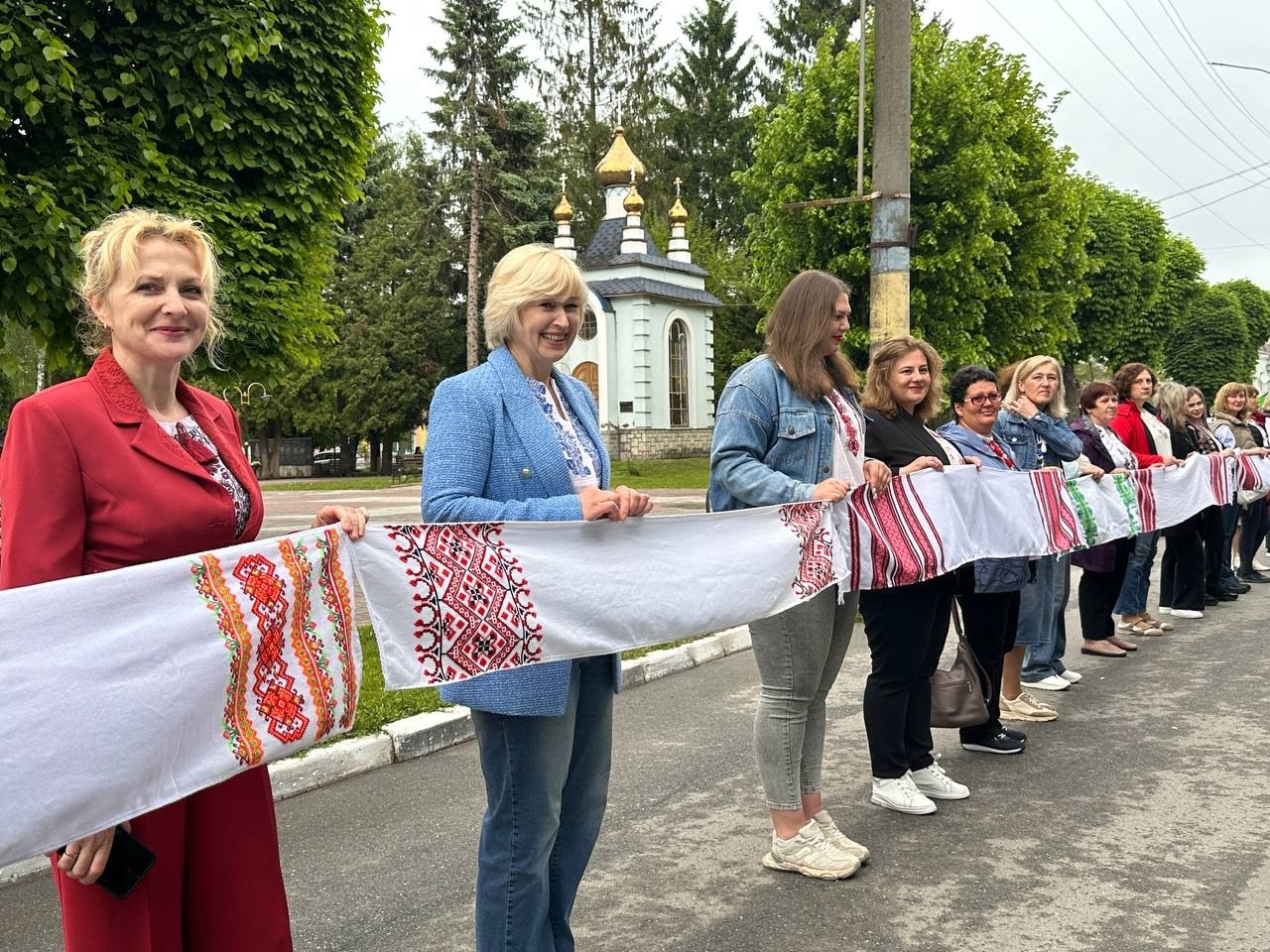 «Вишивана дорога» єдності: як Старокостянтинів відзначив День вишиванки