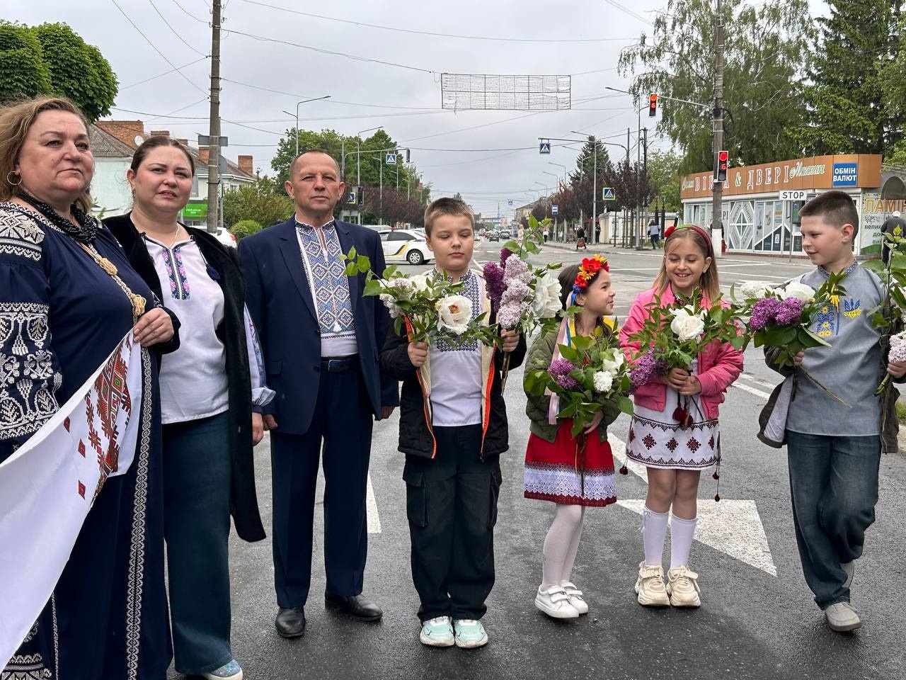 «Вишивана дорога» єдності: як Старокостянтинів відзначив День вишиванки
