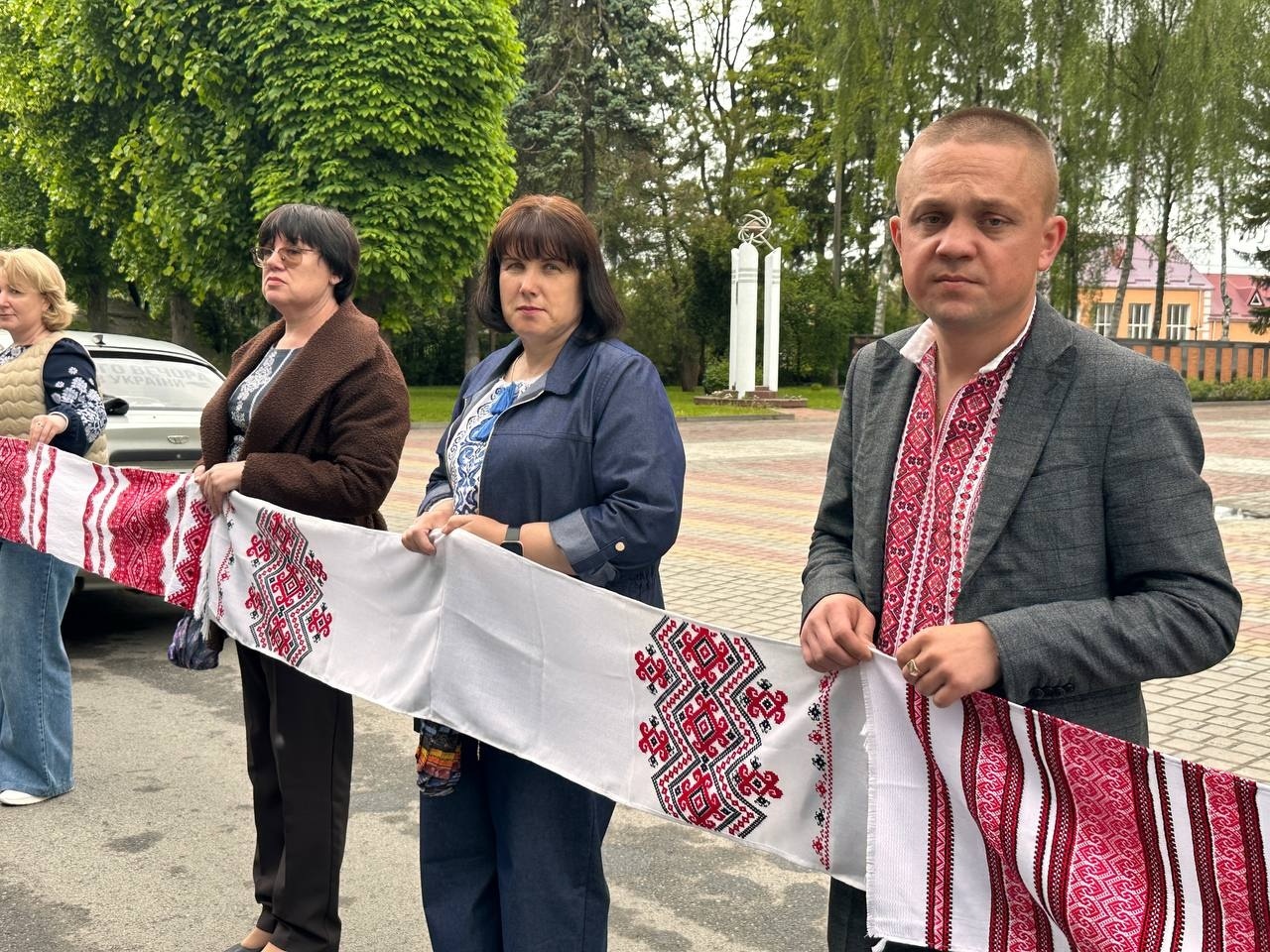 «Вишивана дорога» єдності: як Старокостянтинів відзначив День вишиванки
