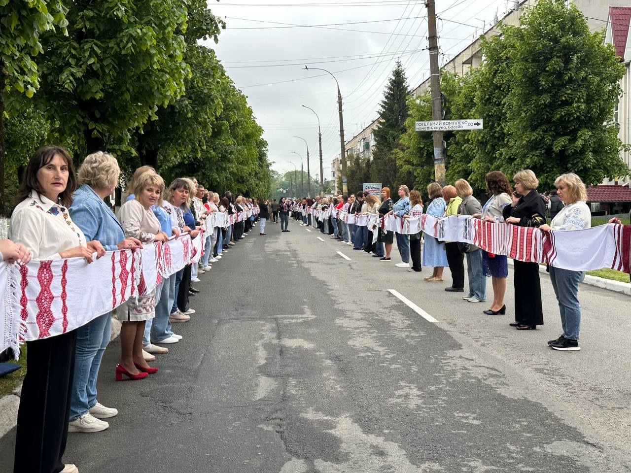 «Вишивана дорога» єдності: як Старокостянтинів відзначив День вишиванки