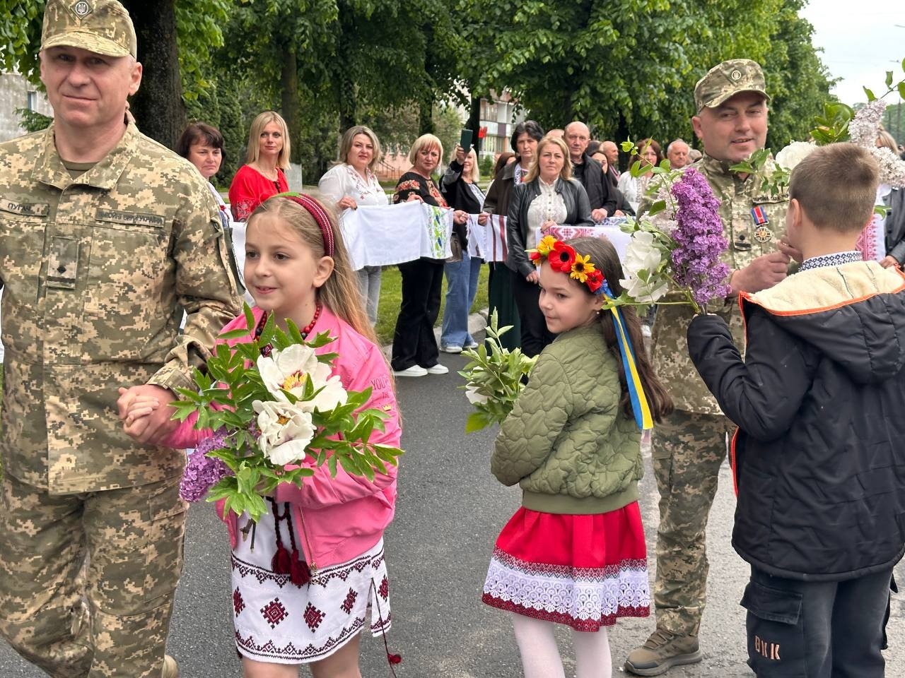 «Вишивана дорога» єдності: як Старокостянтинів відзначив День вишиванки