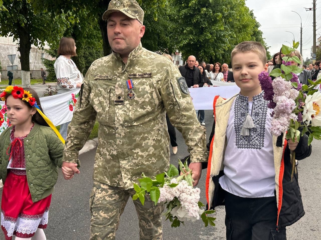 «Вишивана дорога» єдності: як Старокостянтинів відзначив День вишиванки