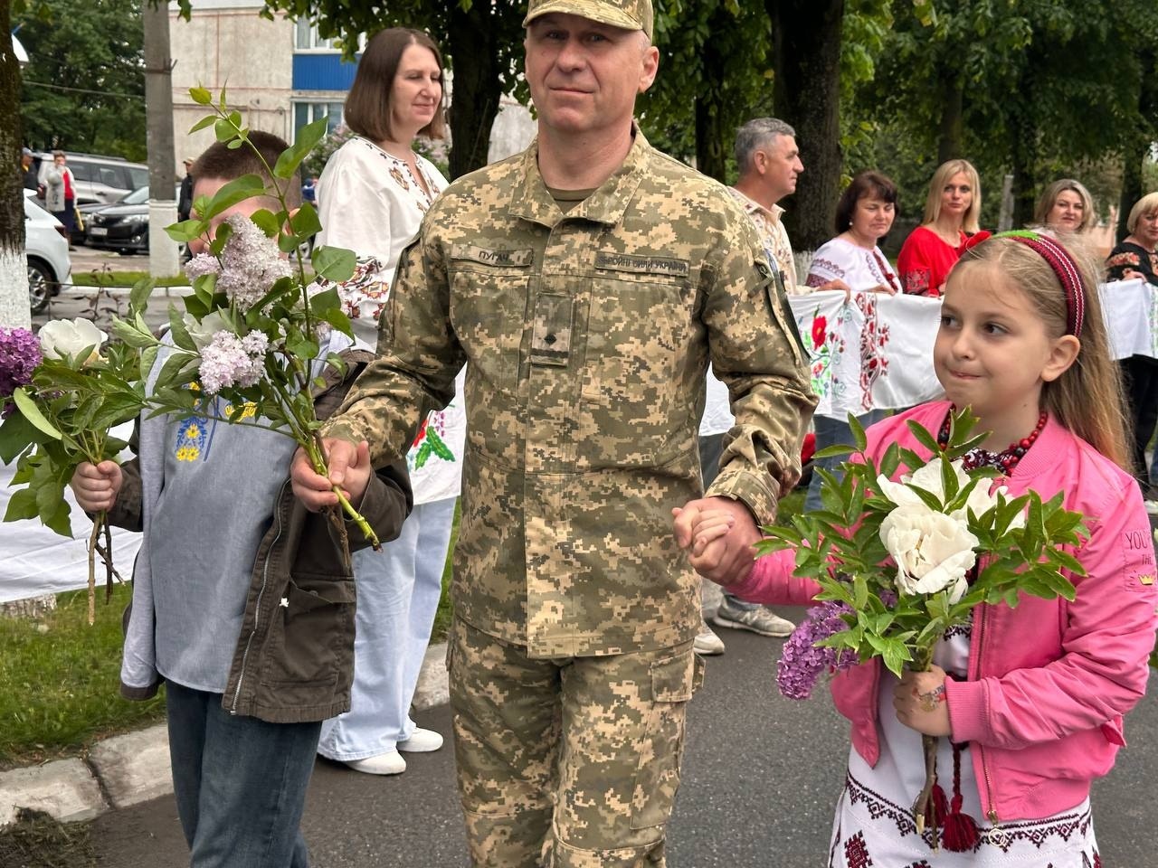 «Вишивана дорога» єдності: як Старокостянтинів відзначив День вишиванки