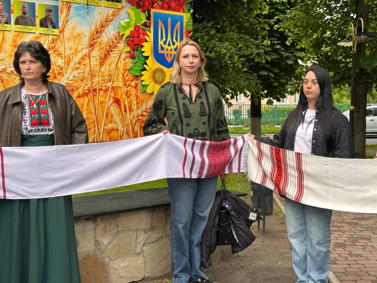 «Вишивана дорога» єдності: як Старокостянтинів відзначив День вишиванки