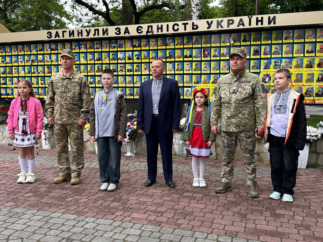 «Вишивана дорога» єдності: як Старокостянтинів відзначив День вишиванки