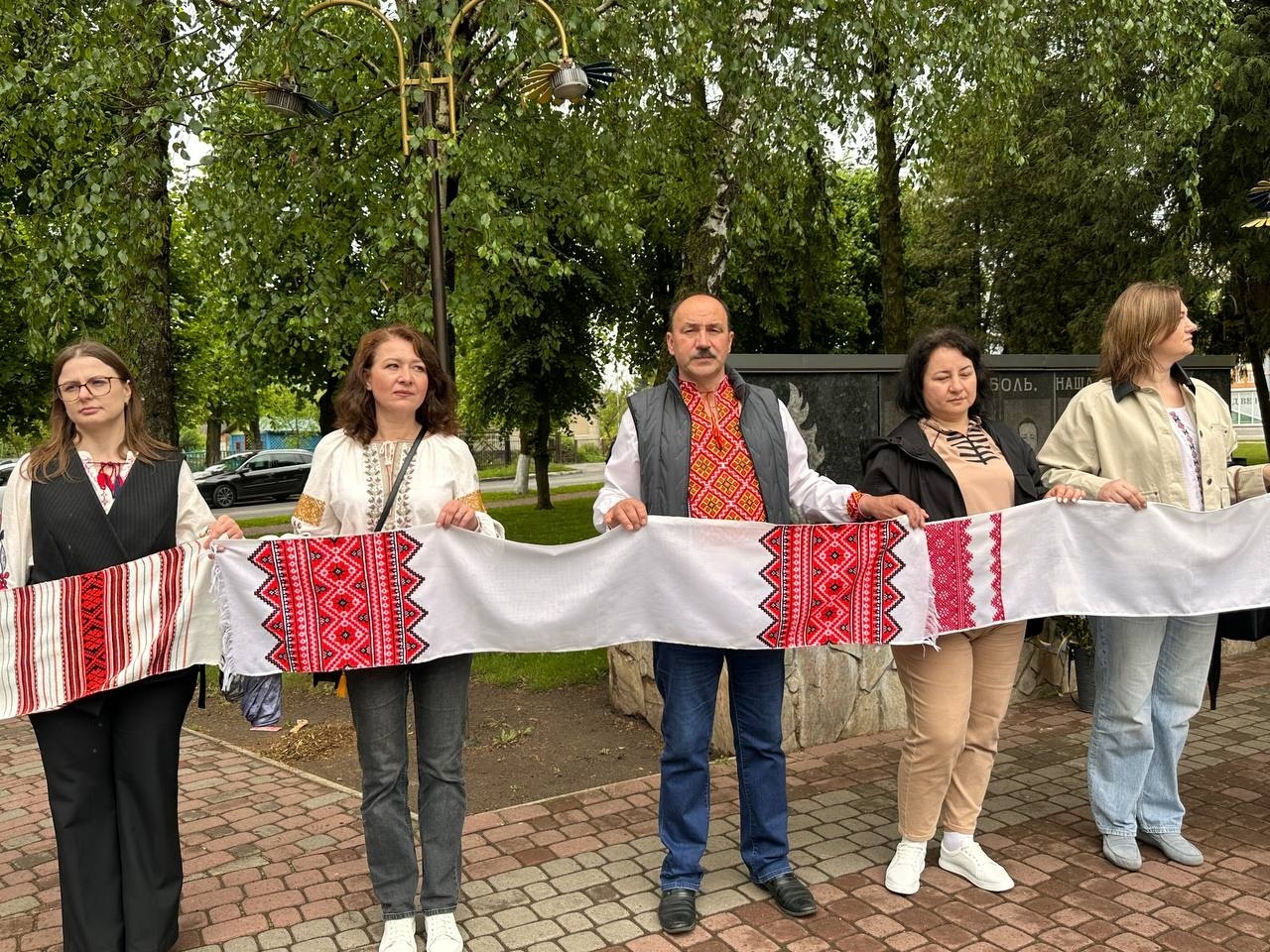 «Вишивана дорога» єдності: як Старокостянтинів відзначив День вишиванки