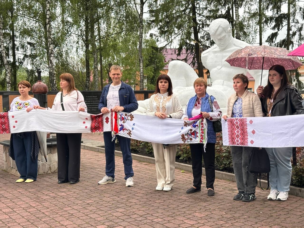 «Вишивана дорога» єдності: як Старокостянтинів відзначив День вишиванки