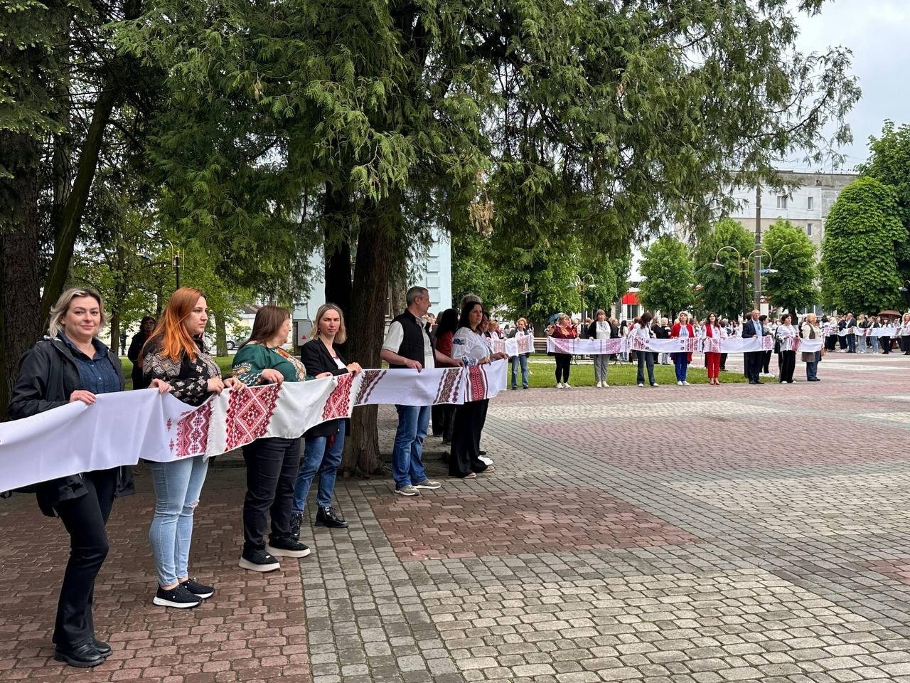 «Вишивана дорога» єдності: як Старокостянтинів відзначив День вишиванки