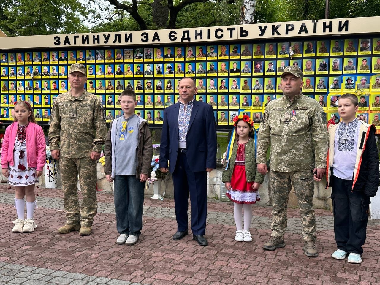 «Вишивана дорога» єдності: як Старокостянтинів відзначив День вишиванки