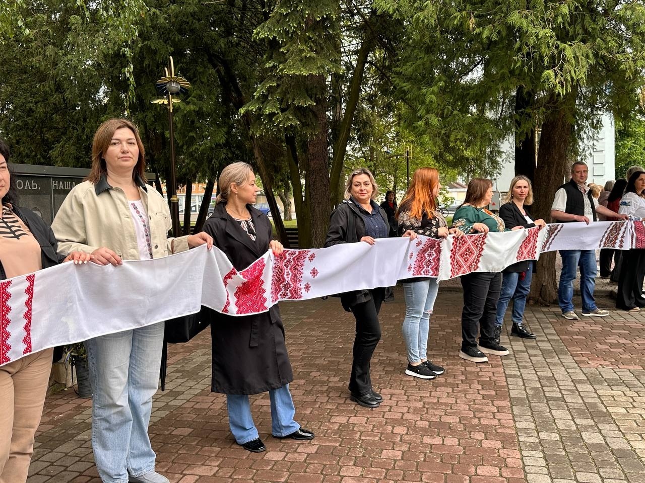 «Вишивана дорога» єдності: як Старокостянтинів відзначив День вишиванки