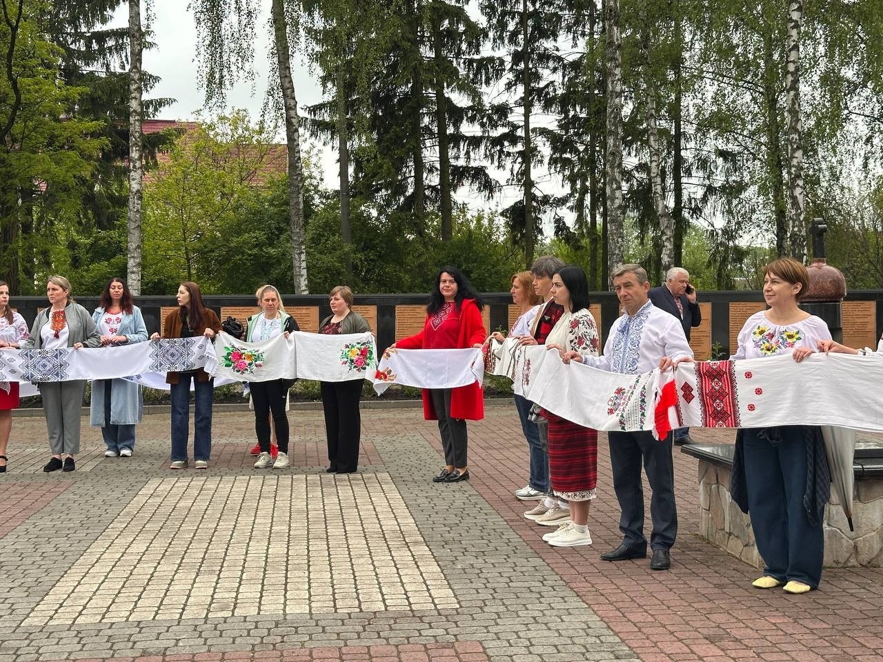«Вишивана дорога» єдності: як Старокостянтинів відзначив День вишиванки