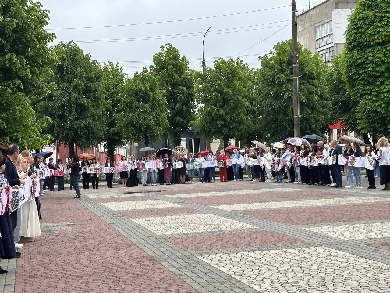 «Вишивана дорога» єдності: як Старокостянтинів відзначив День вишиванки