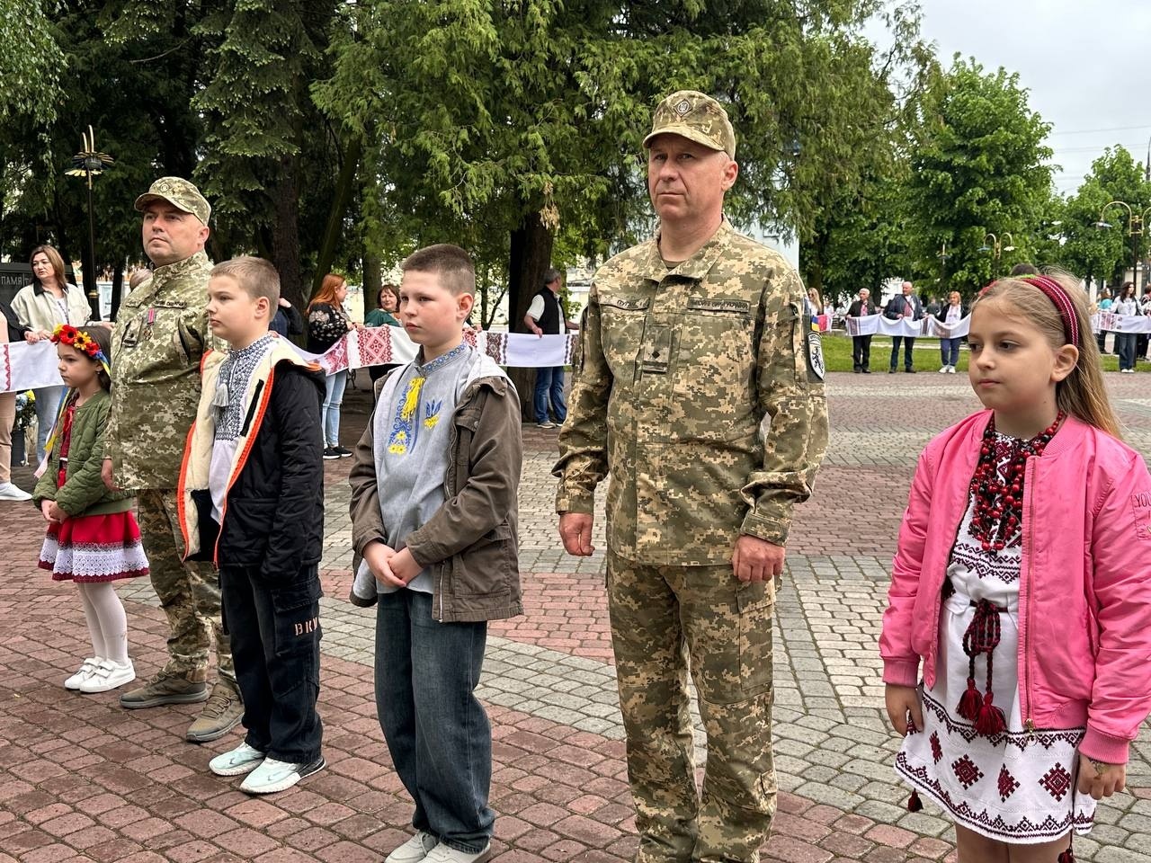 «Вишивана дорога» єдності: як Старокостянтинів відзначив День вишиванки