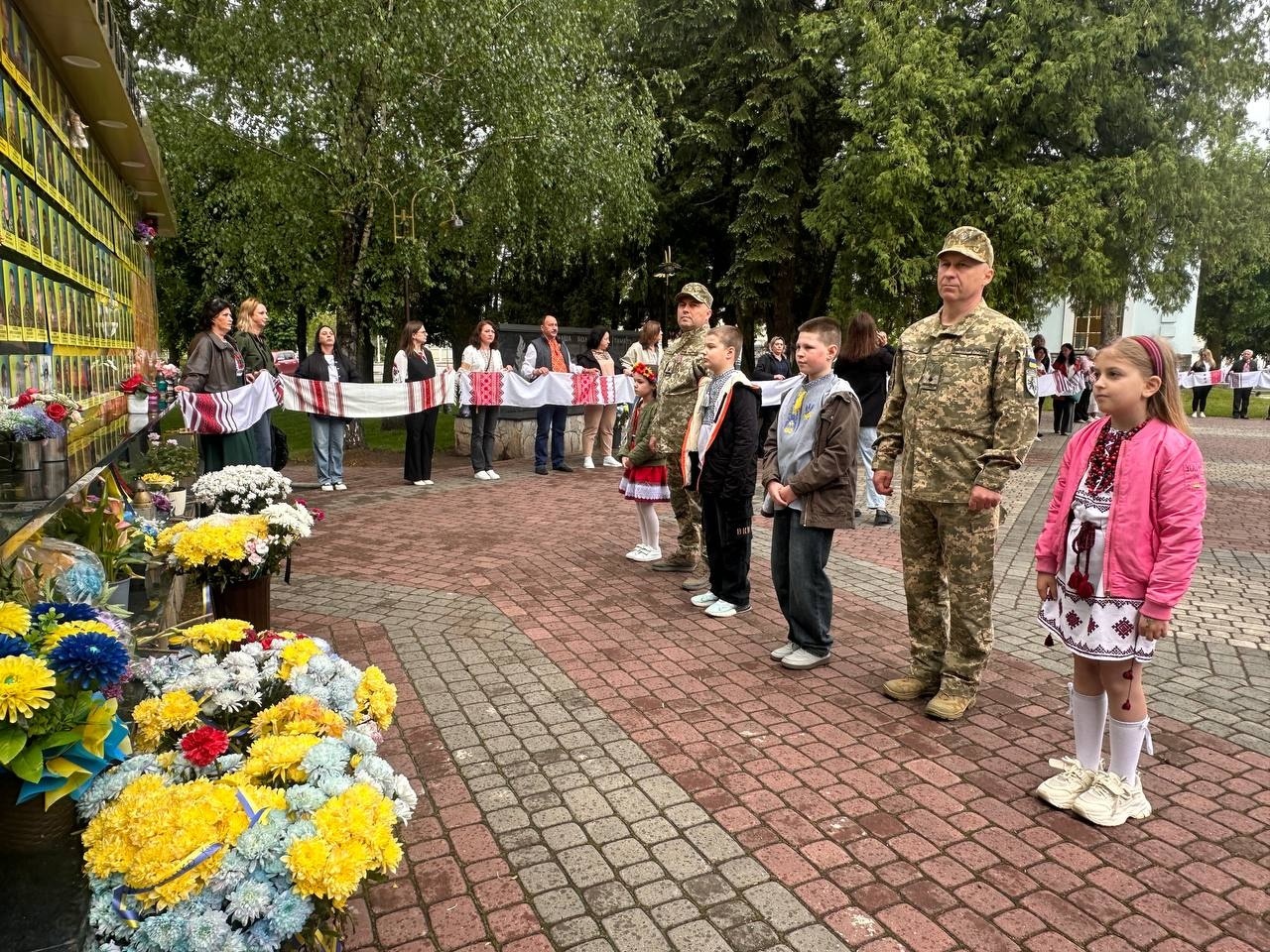 «Вишивана дорога» єдності: як Старокостянтинів відзначив День вишиванки