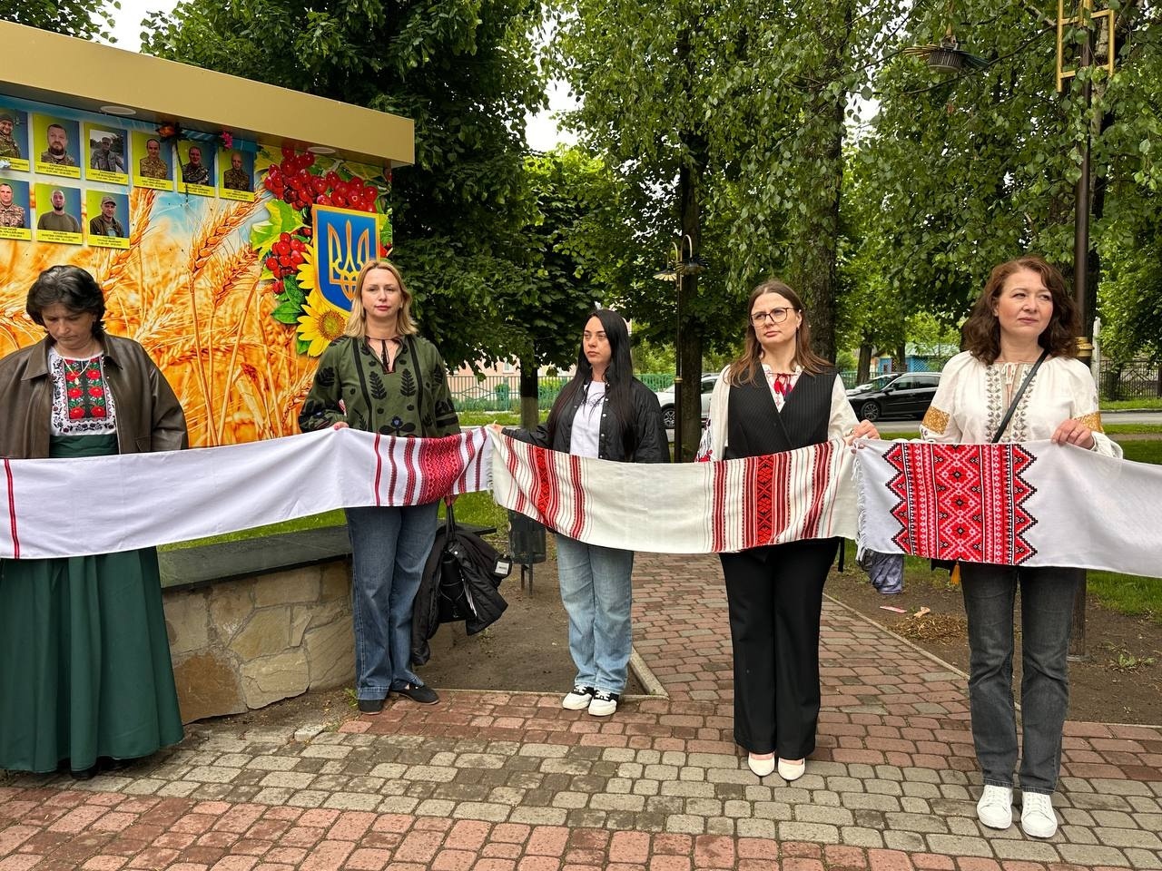 «Вишивана дорога» єдності: як Старокостянтинів відзначив День вишиванки