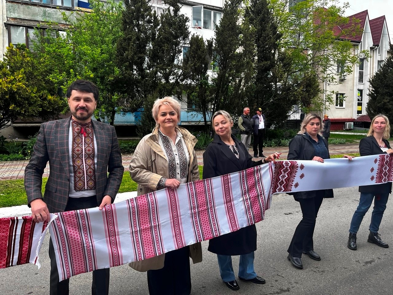 «Вишивана дорога» єдності: як Старокостянтинів відзначив День вишиванки