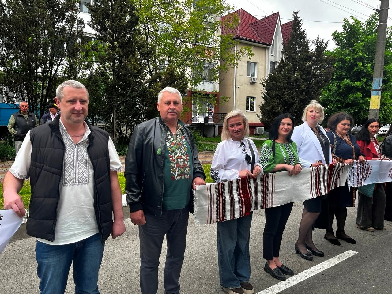 «Вишивана дорога» єдності: як Старокостянтинів відзначив День вишиванки