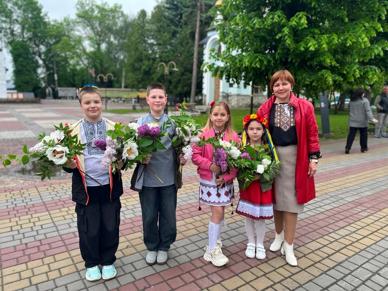 «Вишивана дорога» єдності: як Старокостянтинів відзначив День вишиванки