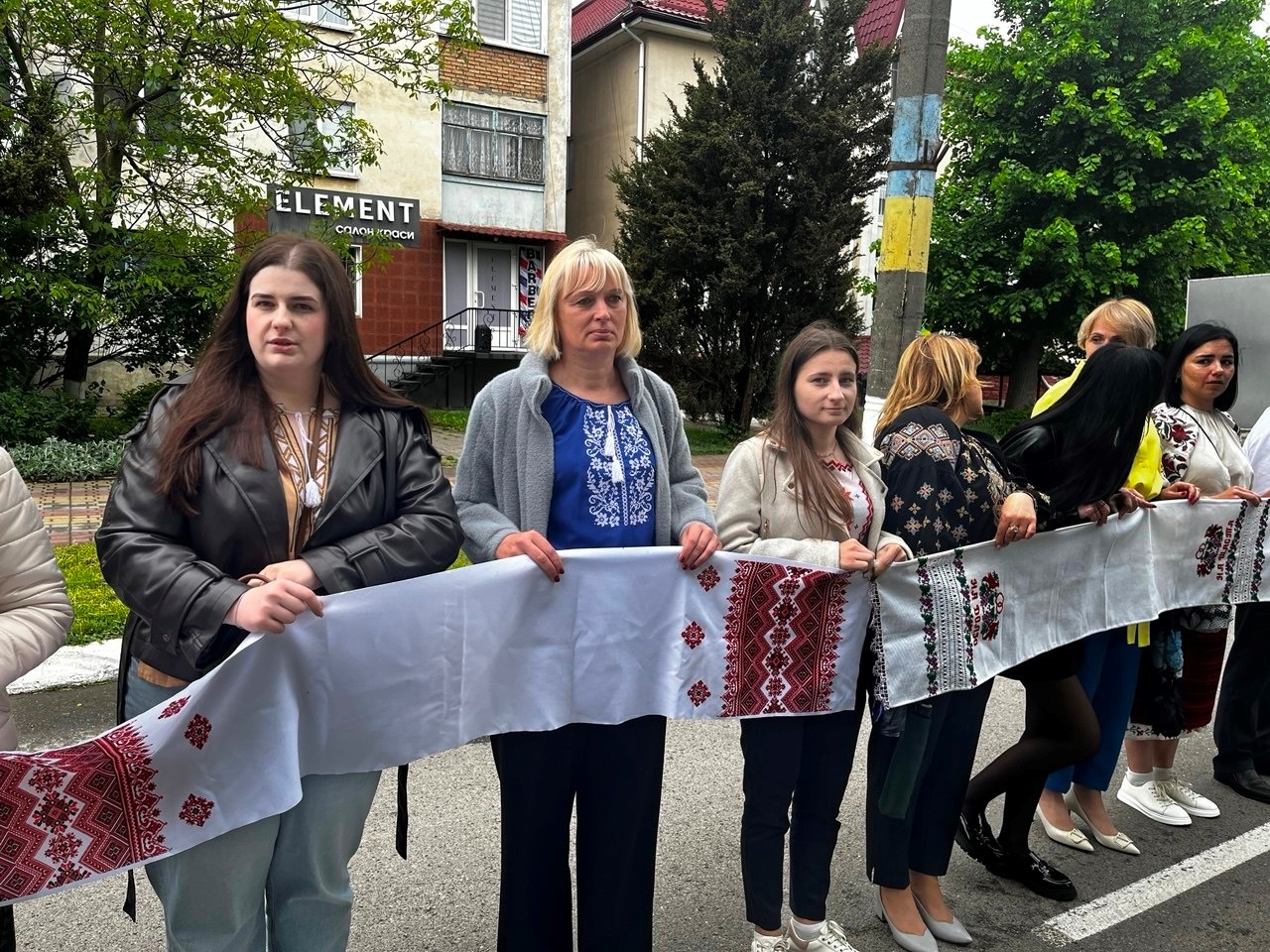 «Вишивана дорога» єдності: як Старокостянтинів відзначив День вишиванки